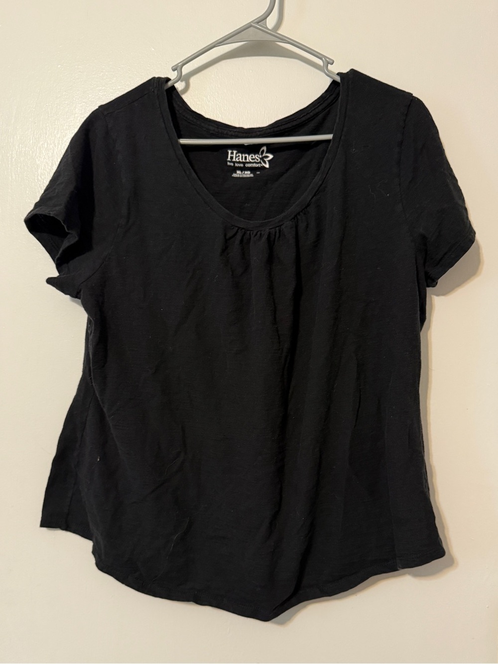 Hanes Women’s Black Short Sleeve Scoop Tee